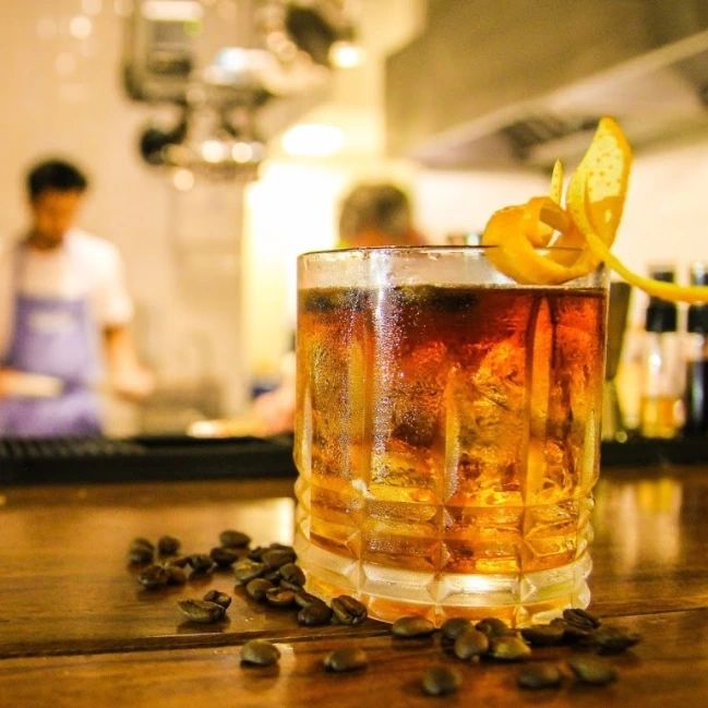 Como fazer espresso martini e outros 7 drinques com café - ELLE Brasil